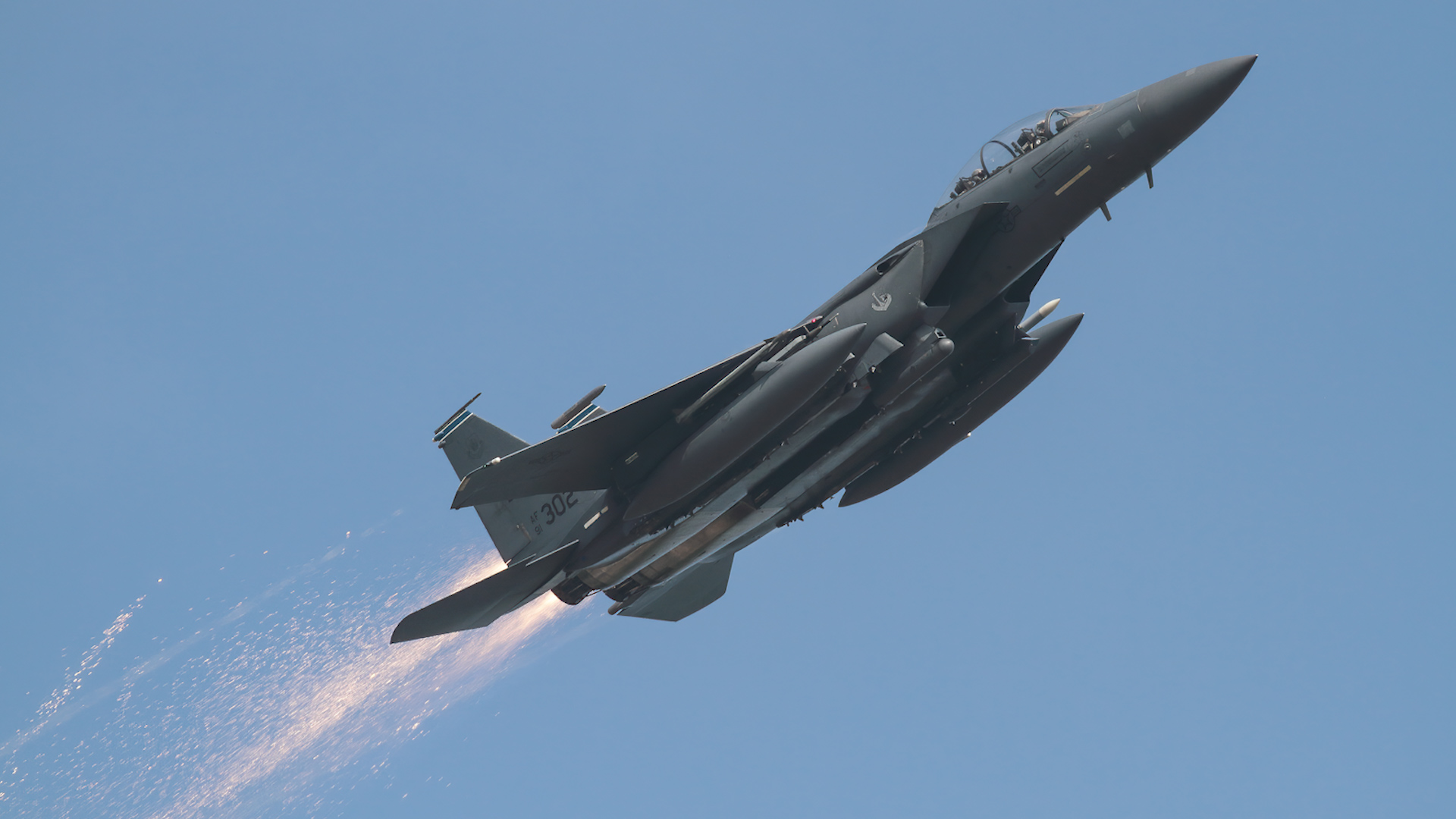 A US F-15 malfunction captured by Ian Simpson, who was thanked by the pilot (Picture: Ian Simpson).