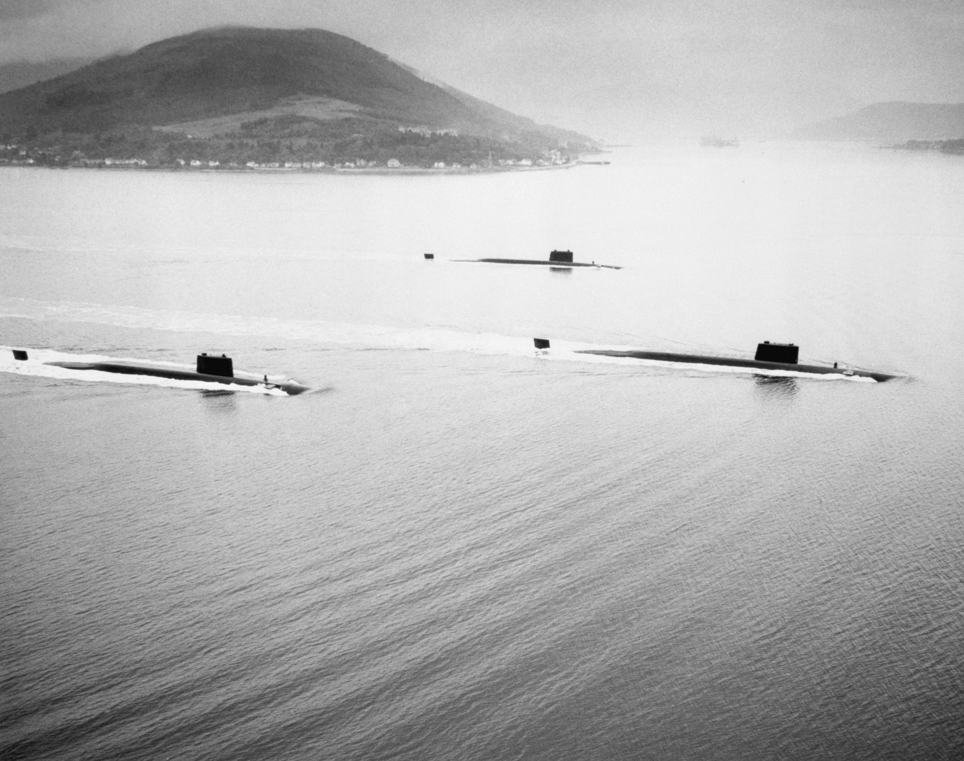 ROYAL NAVY POLARIS SUBMARINES HMS RESLOUTION, REVENGE AND REPULSE ON THE RIVER CLYDE. 010787 CREDIT PA