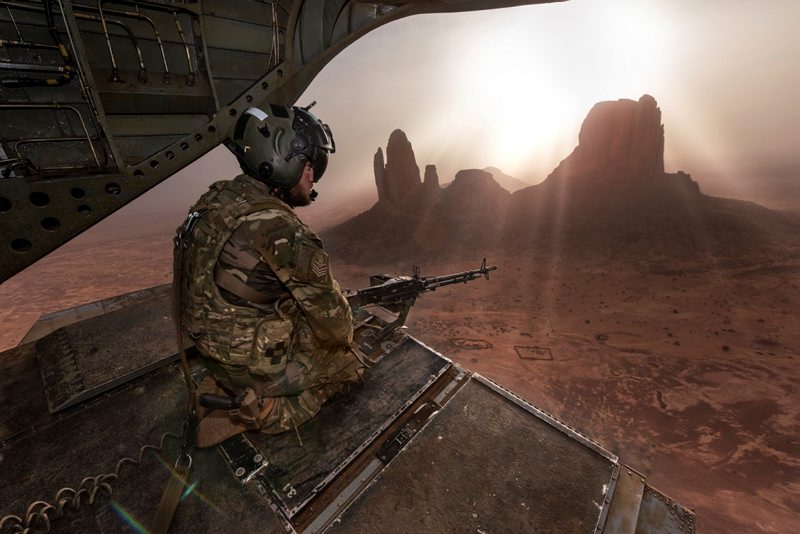 RAF Chinook flies through the Hombori mountains in Mali