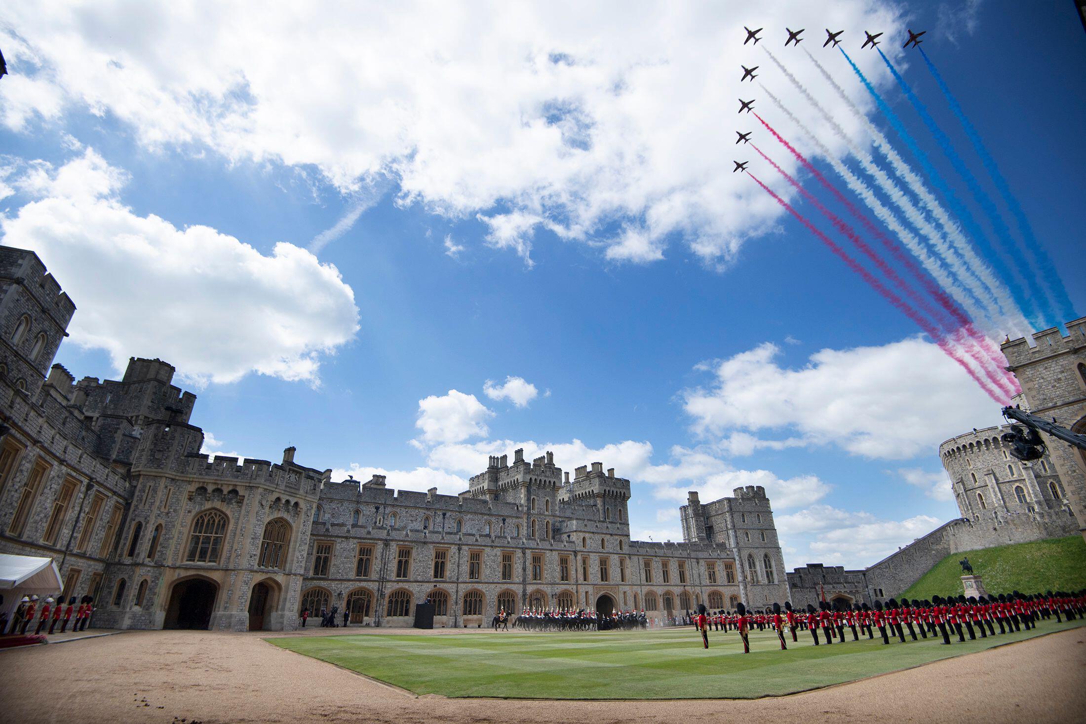 Red Arrows Fly Over Guardsmen At Windsor Castle Queen Elizabeth Birthday 120621 CREDIT PA Images Alamy Stock Photo