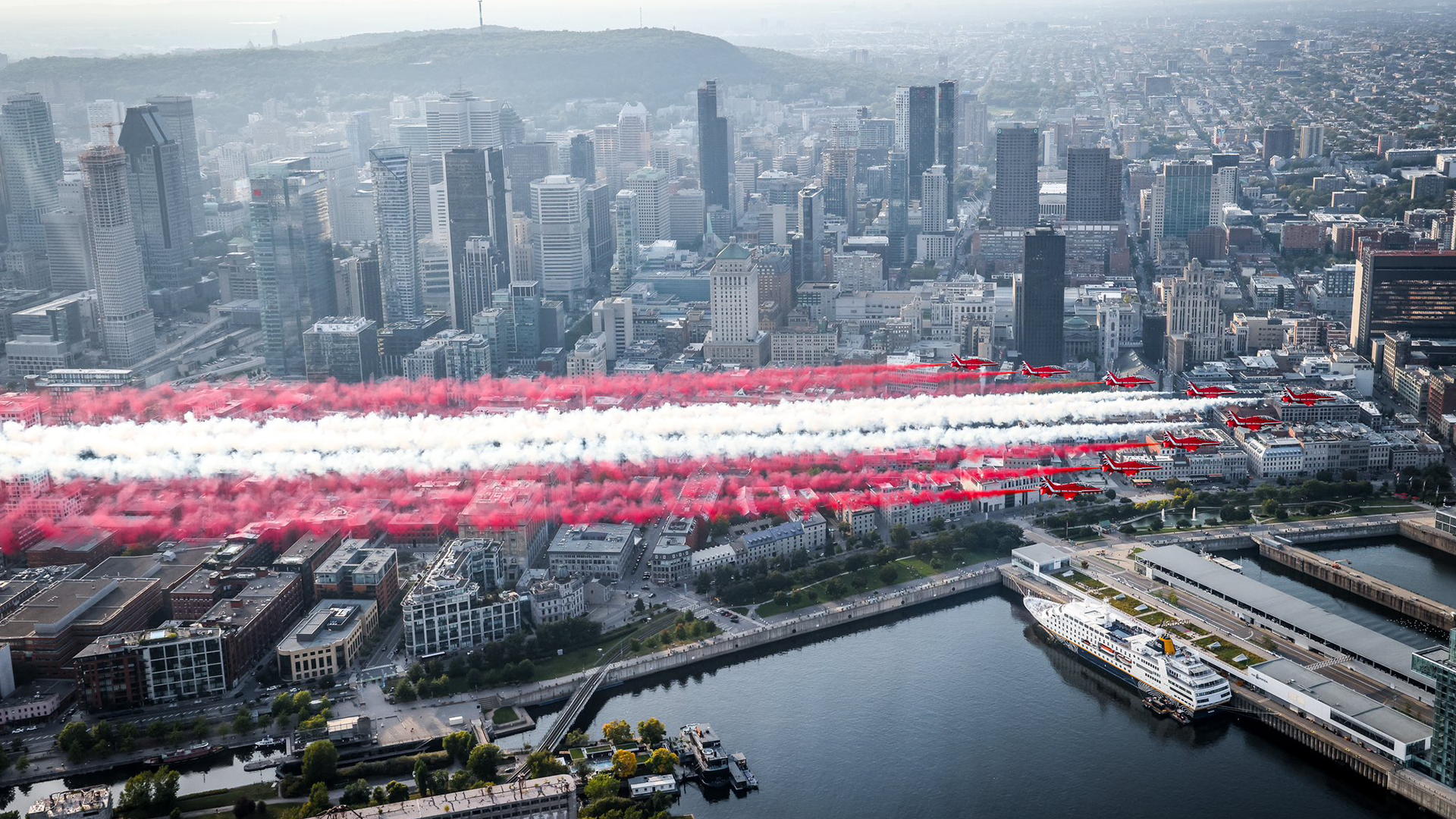 There are three types of display the team leader can elect to fly – full, rolling or flat (Picture: Red Arrows)