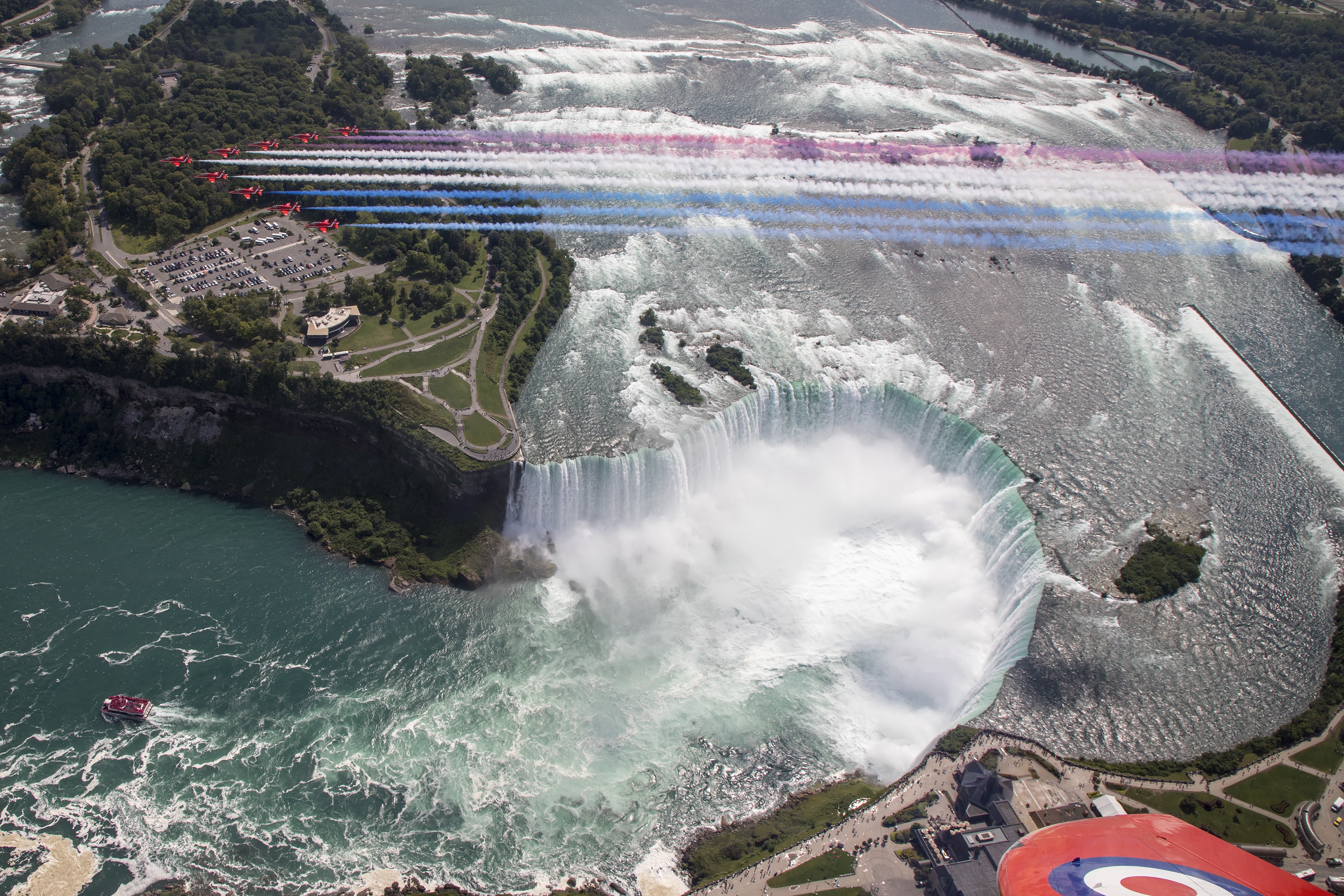 The Red Arrows fly over the Canadian landmark.