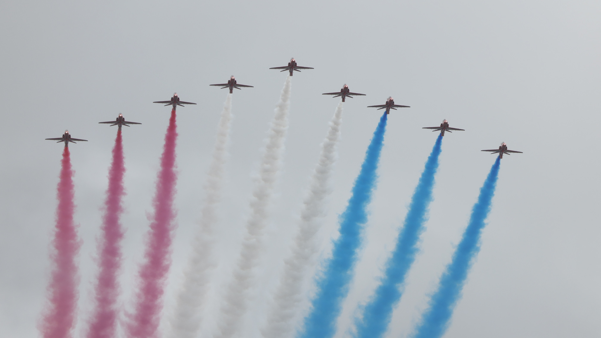 Red Arrows during military flypast over Buckingham Palace for King's coronation 060523 CREDIT MOD