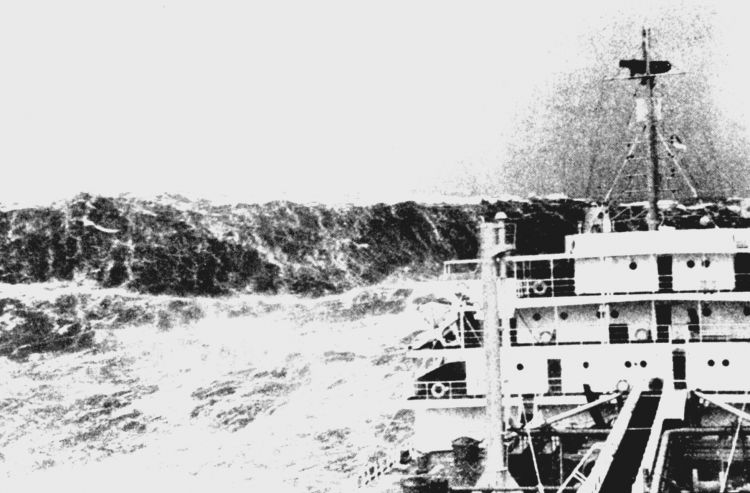 A 1940 image showing a rogue wave approaching a merchant ship