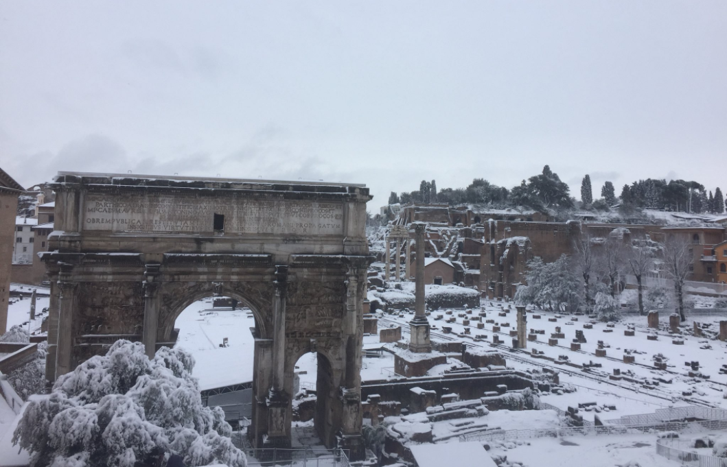 Rome snow 260218 CREDIT Stephen Kay/Twitter