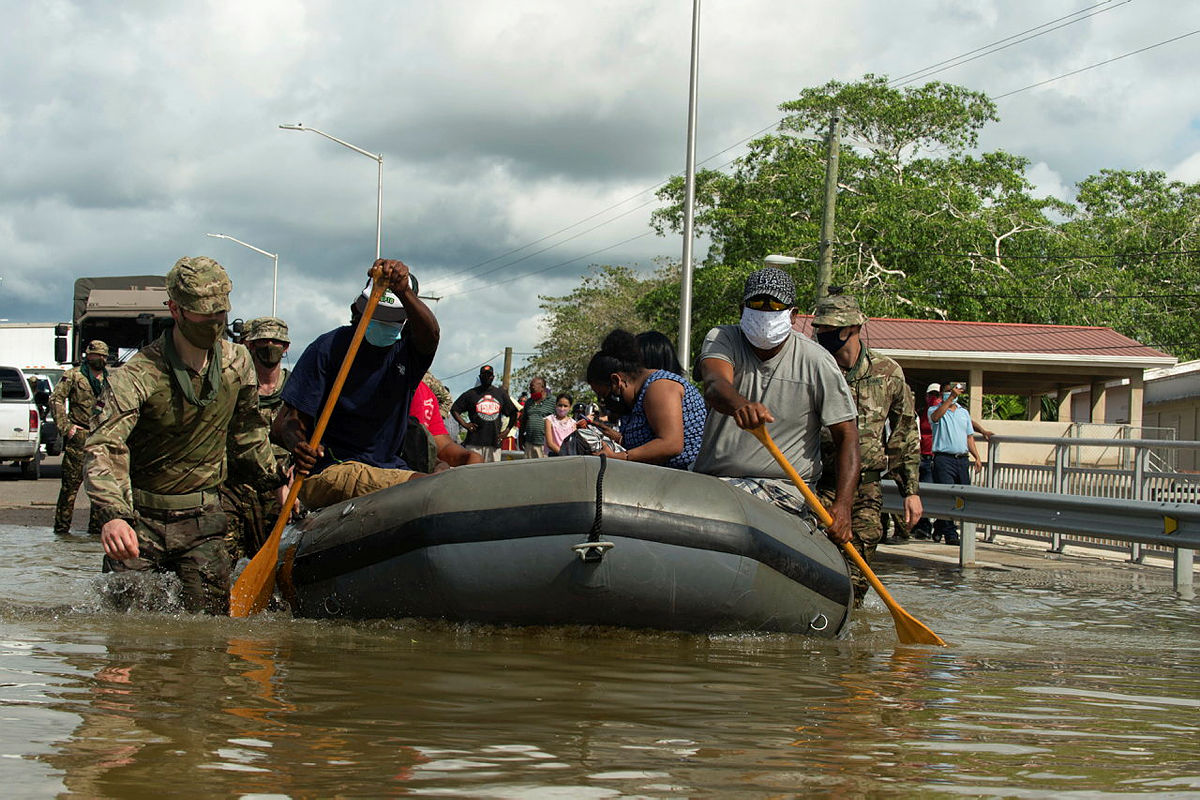 Members of the Royal Dragoon Guards, who had been doing jungle training in Belize, use Inflatable Raiding Craft to help with flood relief 2020 (picture: MOD)