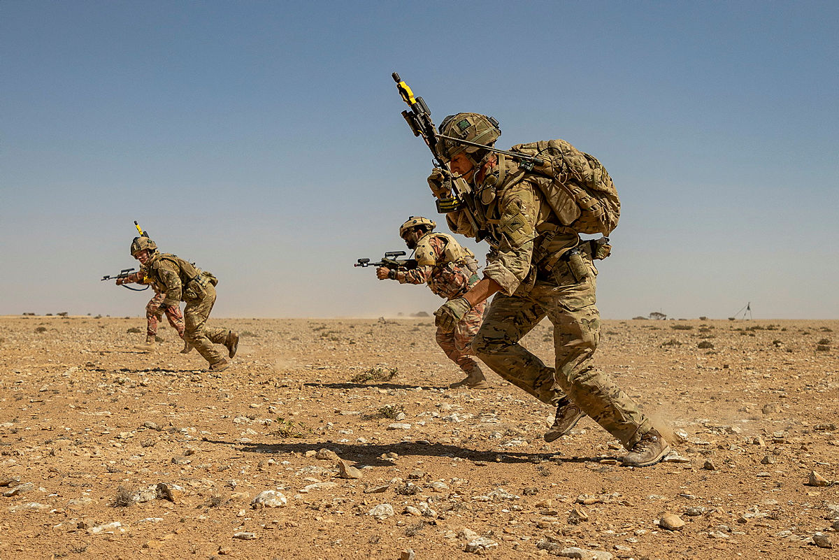 Members of The Royal Irish Regiment train with Omani allies in the desert in 2021 (Picture: MOD).