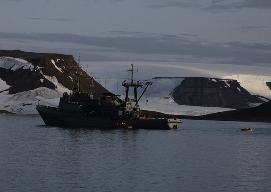 Russian boat and tugboat near Franz Josef Land