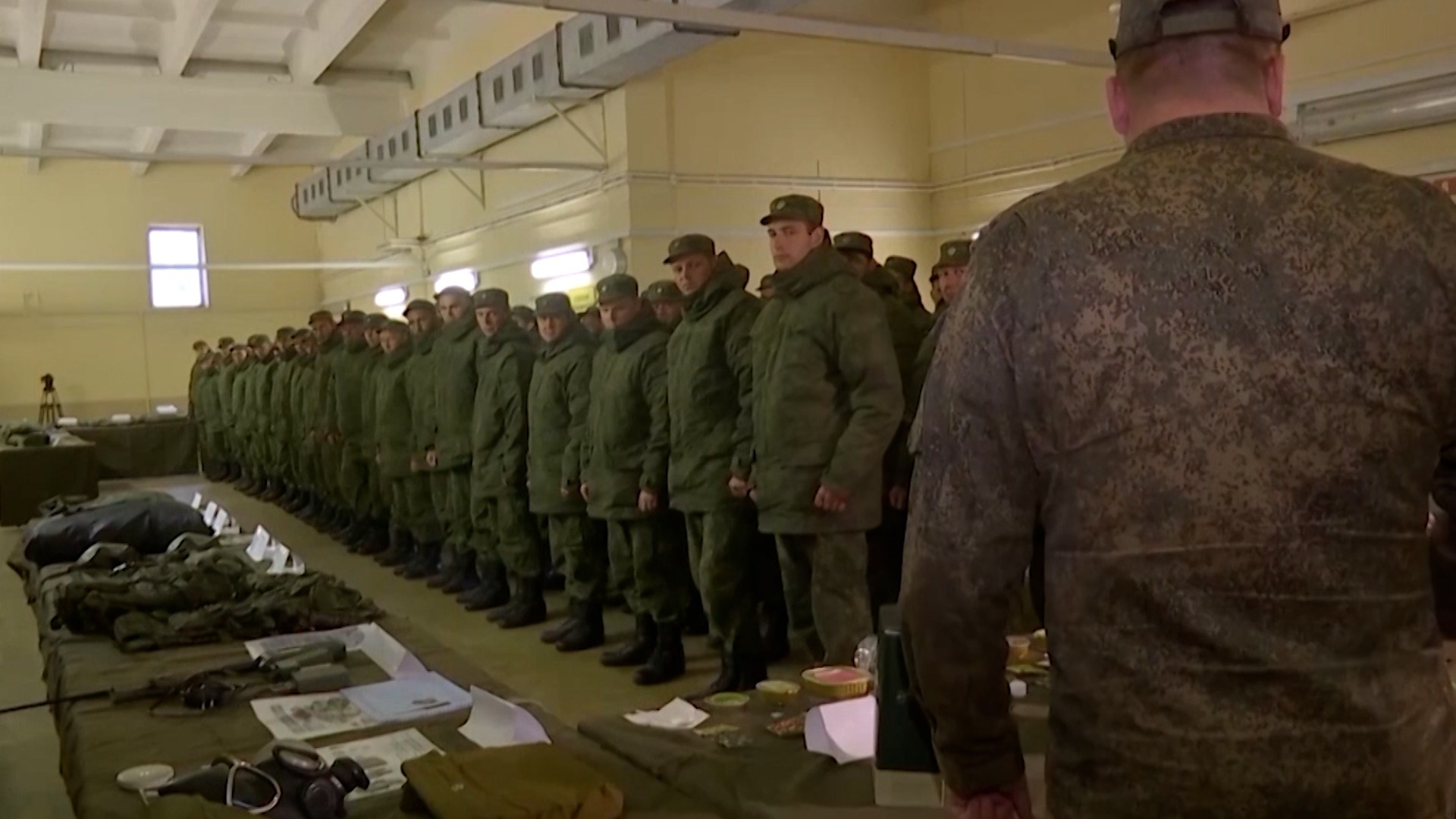 Russian soldiers getting kit DATE UNKNOWN CREDIT Russian MOD