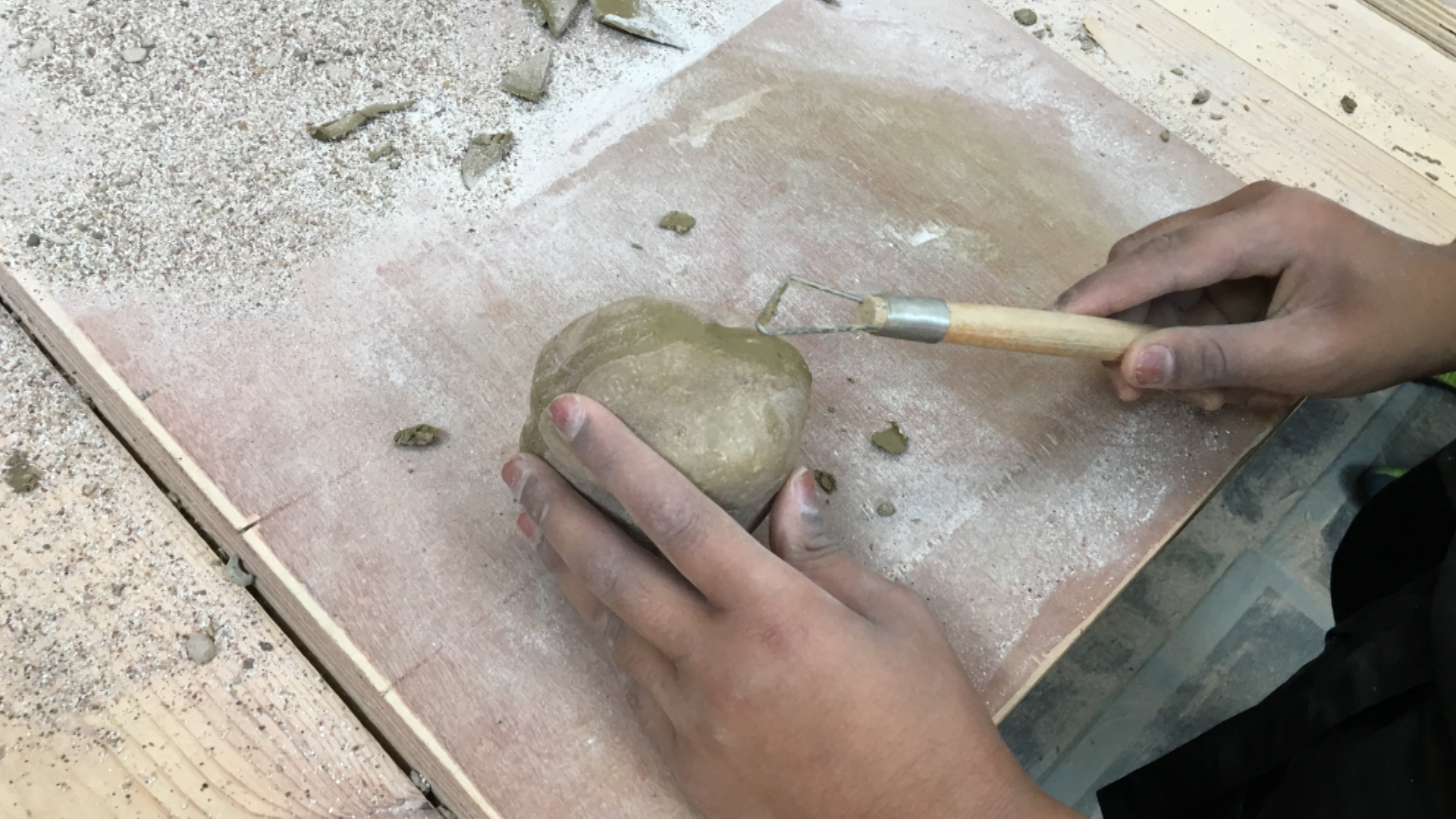 Children Create Statues To Commemorate WWI Centenary