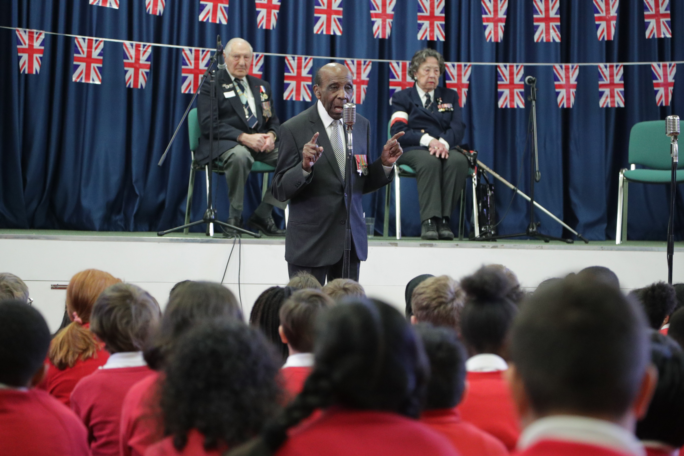 WWII veteran Neil Flanigan speaks to the school children (Picture: MOD).