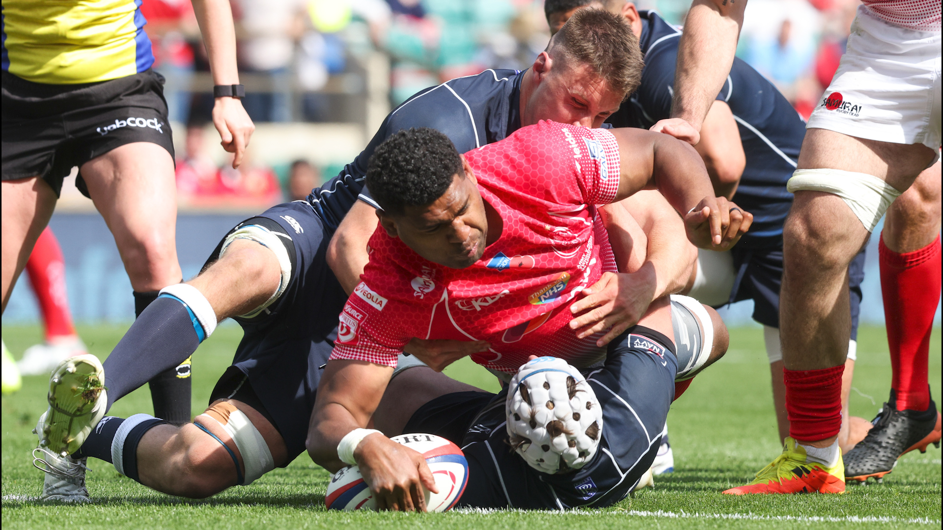 Sentiki Nayalo scores for the Army at Twickenham (Picture: Alligin Photography).
