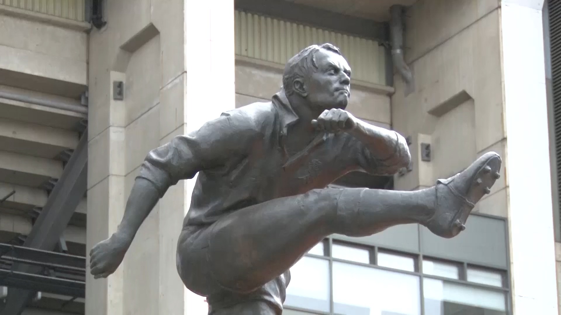 Twickenham rugby player statue