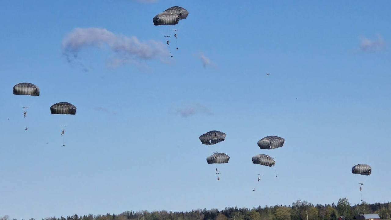 British Paratroopers dropping into Estonia alongside US troops (Picture: MOD).