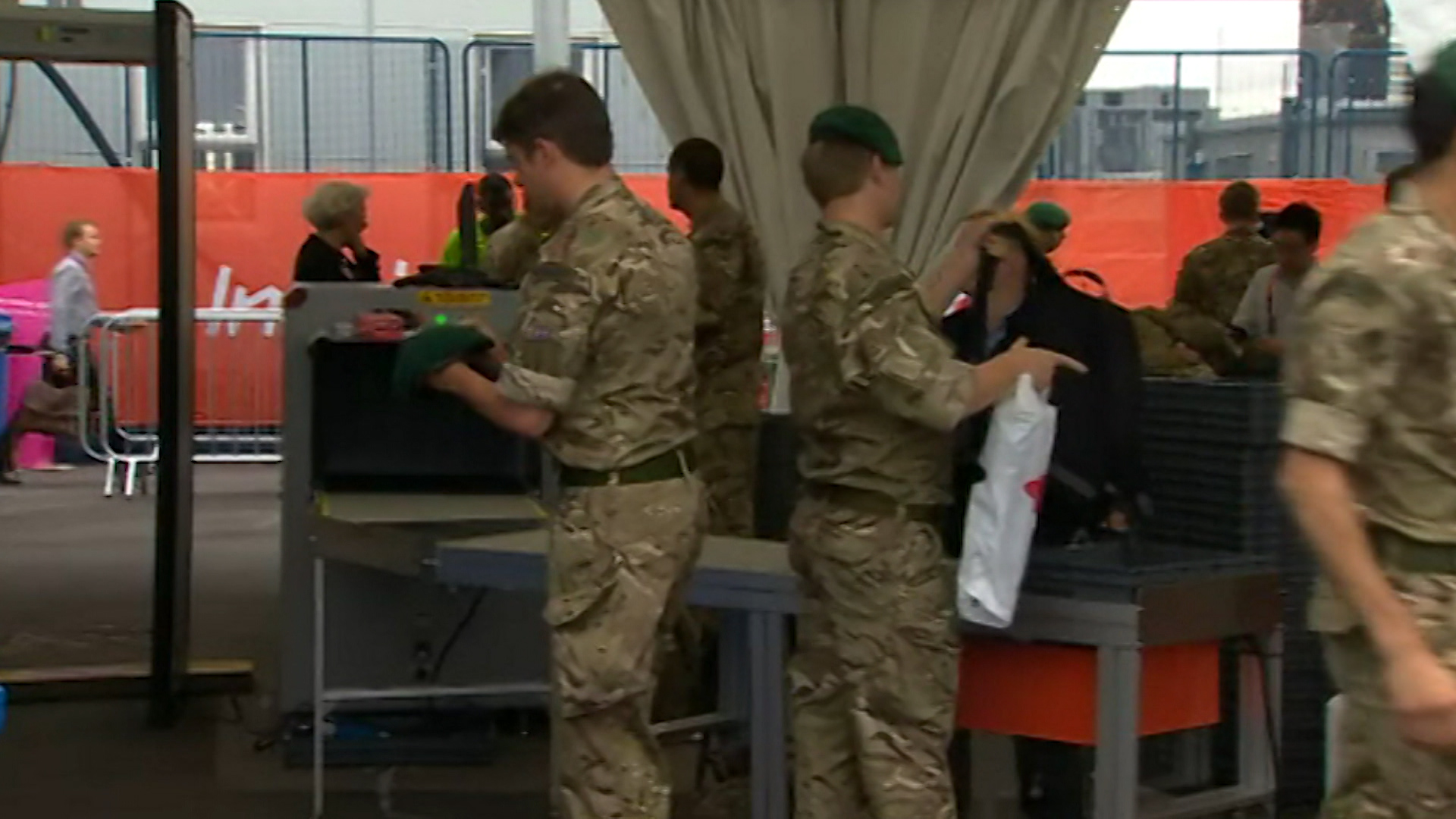 Soldiers working at London 2012.