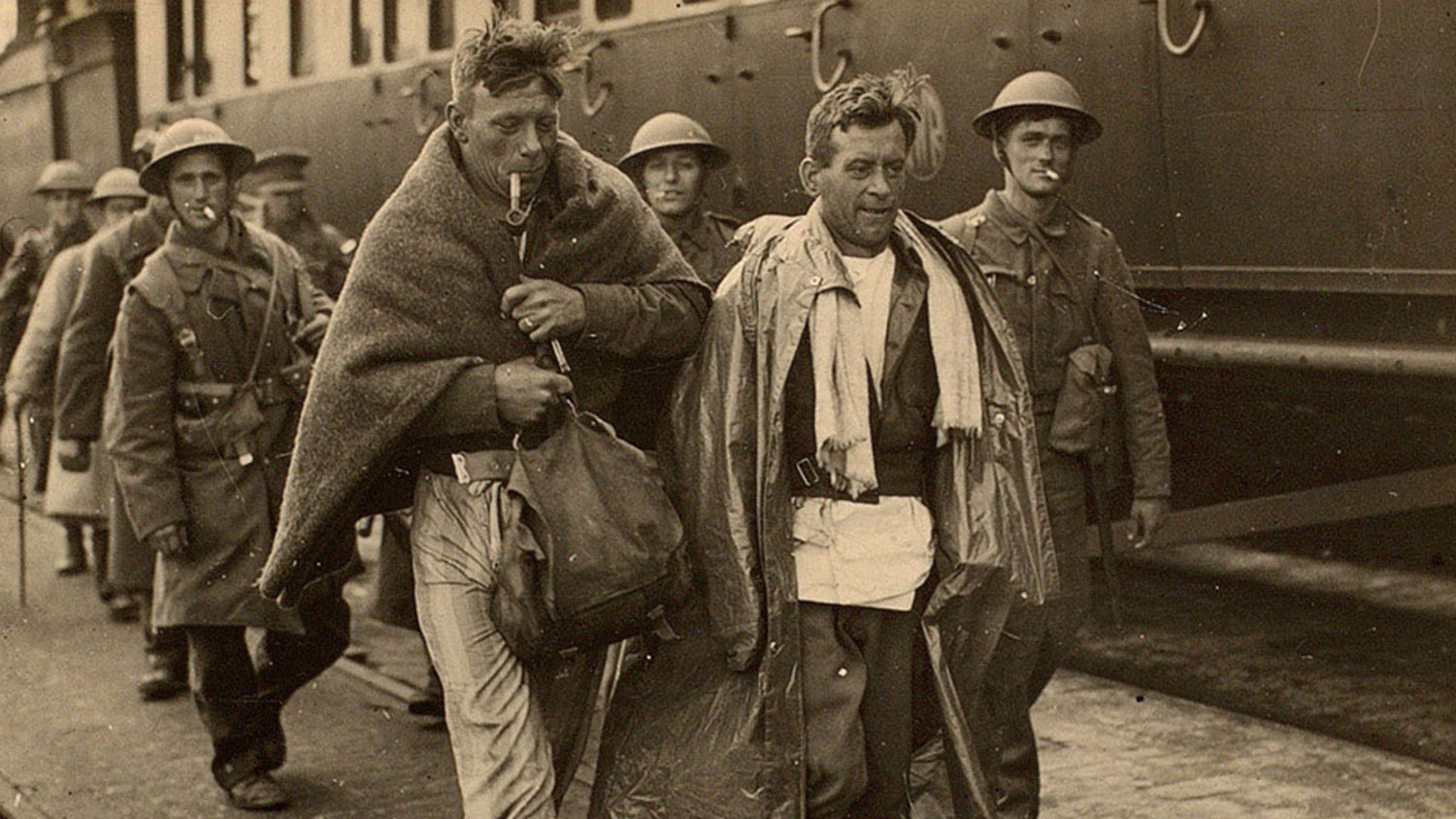 Soldiers of 2nd Battalion, The Buffs Regiment leaving a train in England after Dunkirk, France, 1940 CREDIT National Army Museum