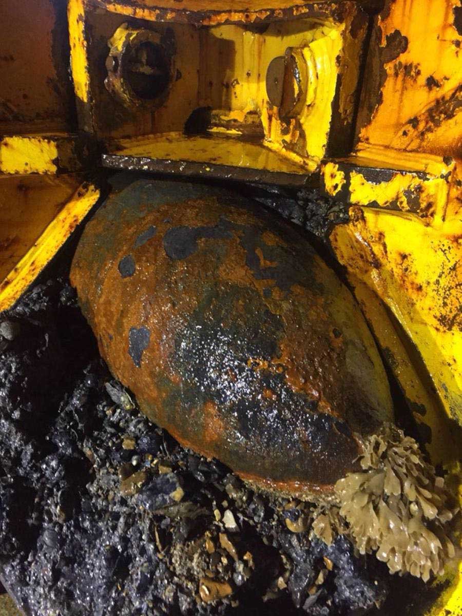 	Southern Diving Unit Ordnance Stuck in Dredging Claw