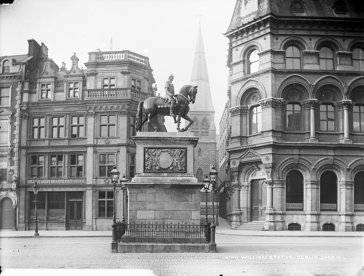 Statue of William of Orange on College Green, in Dublin, erected in 1701. It was destroyed in 1929