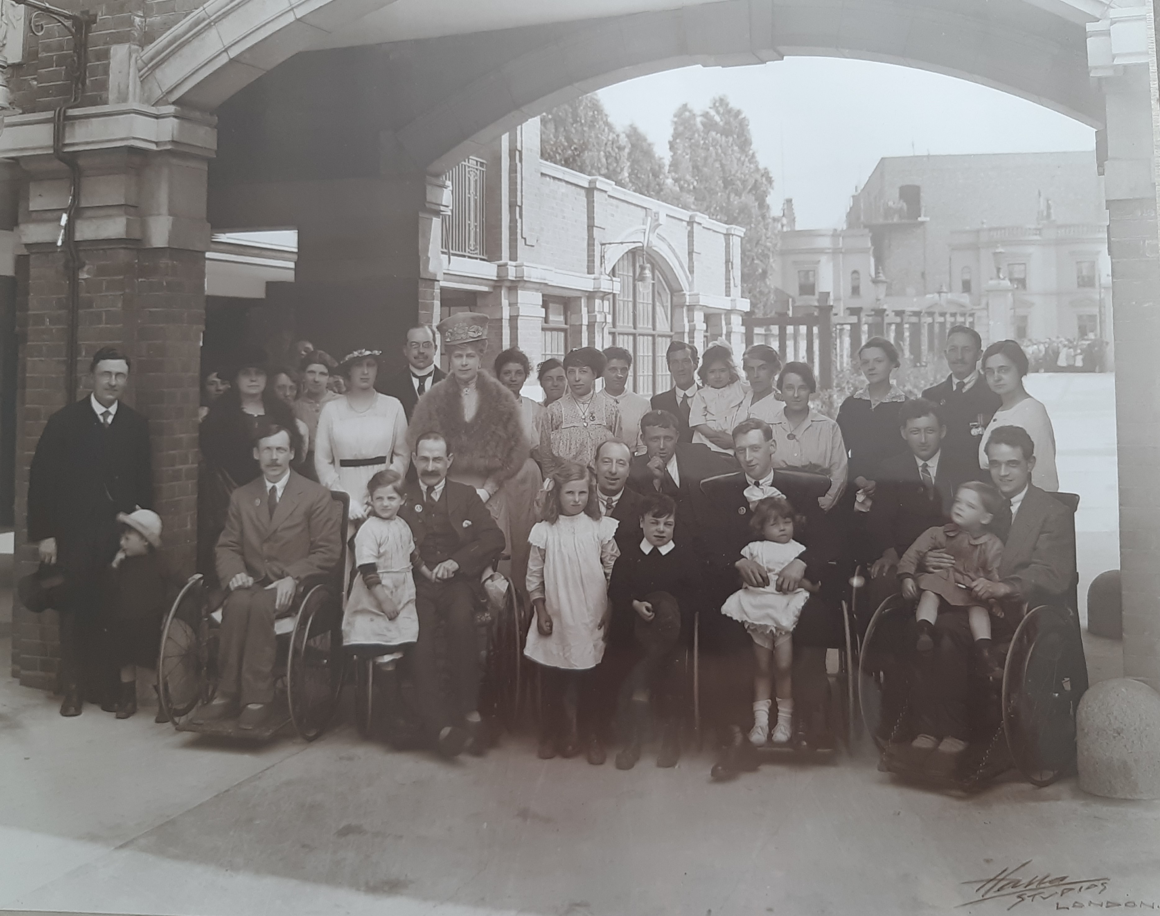 disabled World War 1 veterans and staff at the War Seal Mansions in 1920