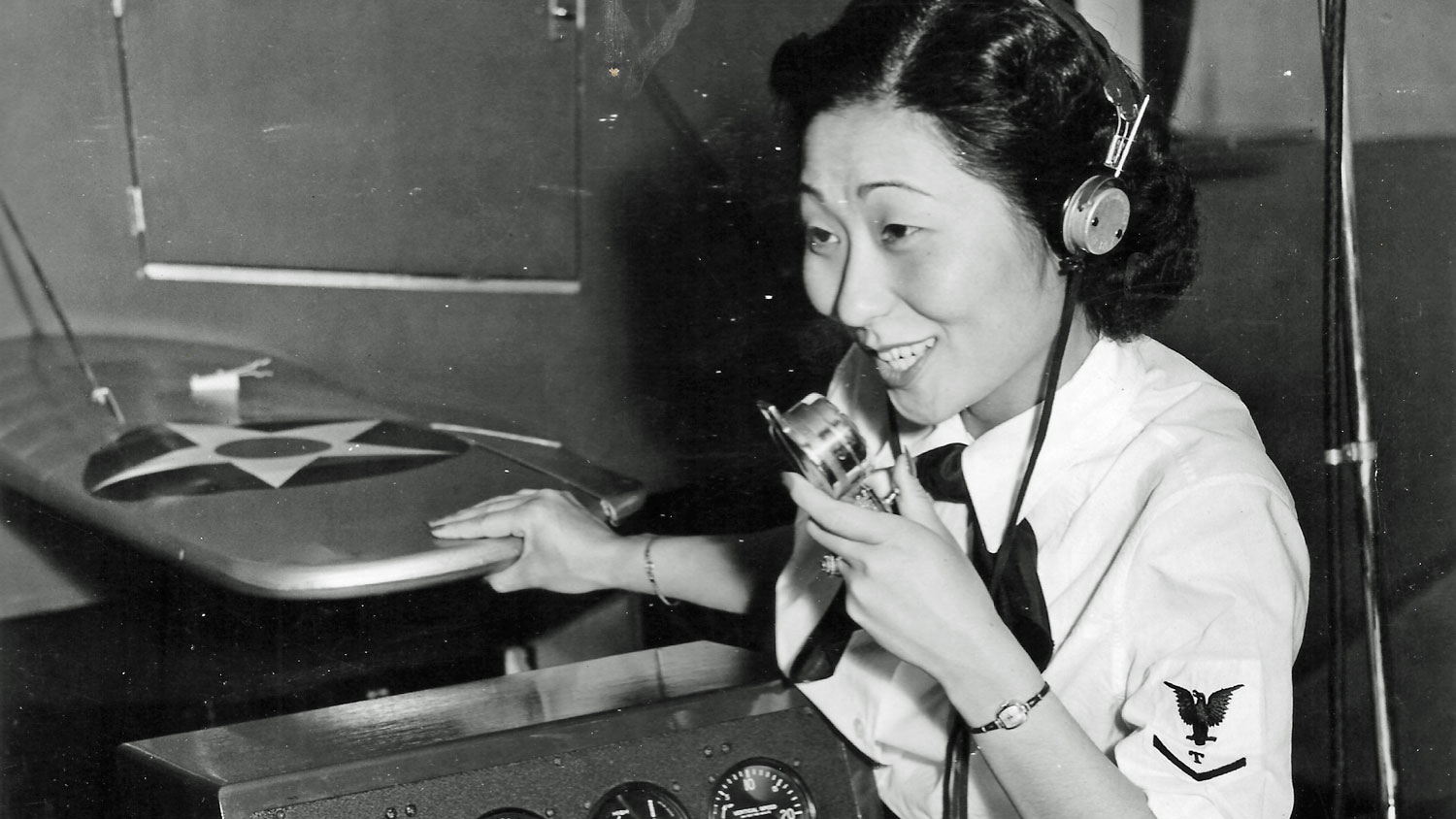 Lt Susan Ahn Cuddy First Korean American Female US Navy Officer Credit Flip Cuddy