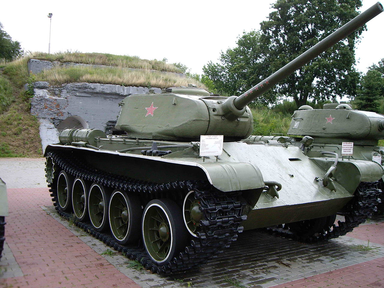 A T-44 on display in Brest, Belarus. Online Tank Museum 