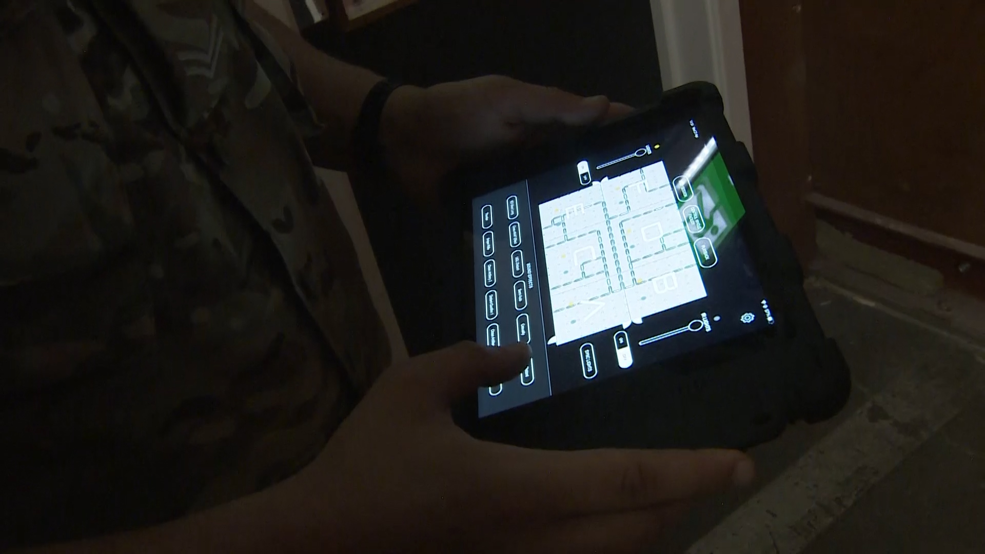 Instructors can control the whole immersive scenario from a tablet.