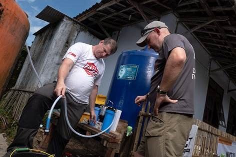 Team Rubicon UK providing clean water (Picture: Team Rubicon UK).