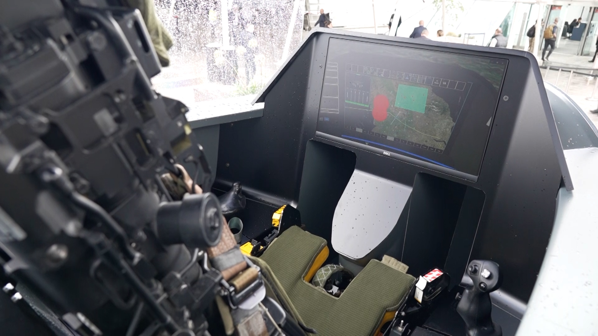 This mock-up may have been equipped with a screen, but the ultimate aim is for the pilot to receive information using only augmented and virtual reality