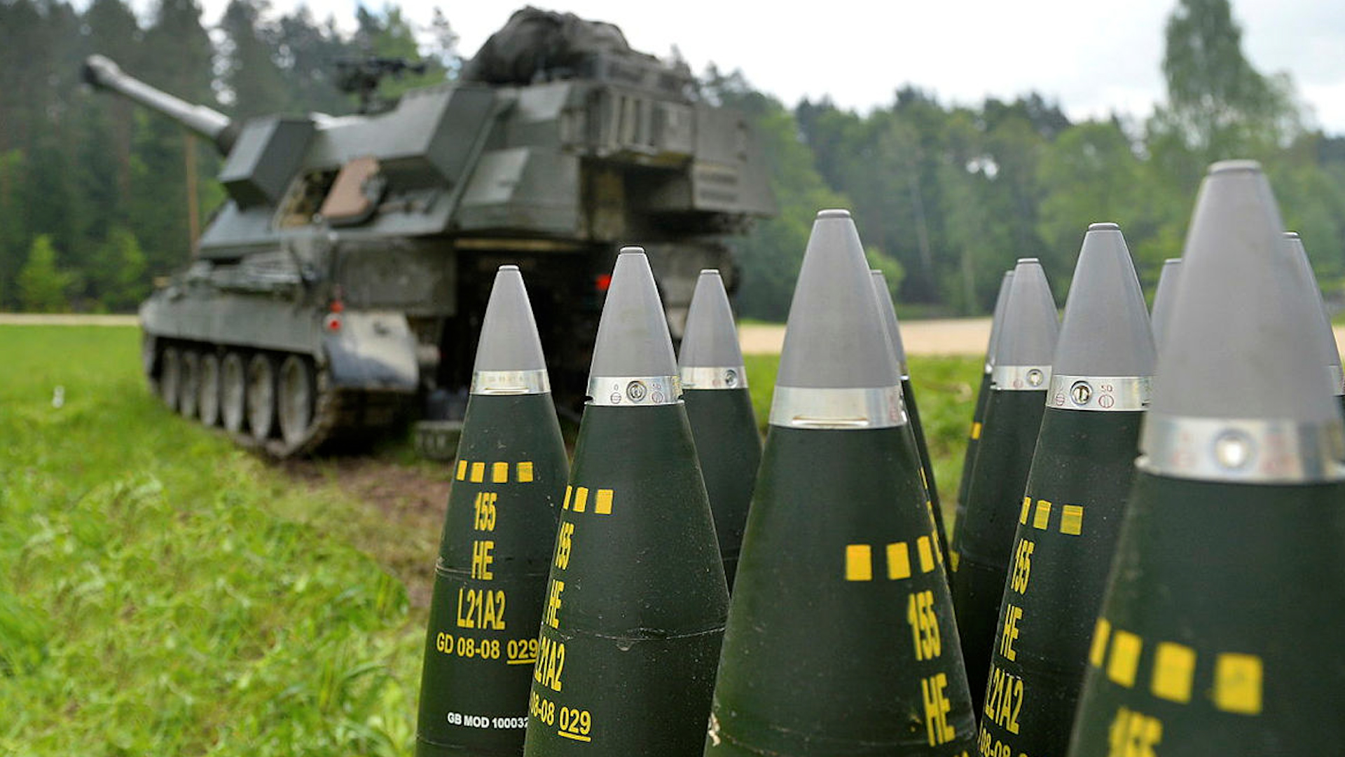 The AS90 self-propelled gun with its 155mm shells in the fore ground CREDIT MOD Crown Copyright.jpg