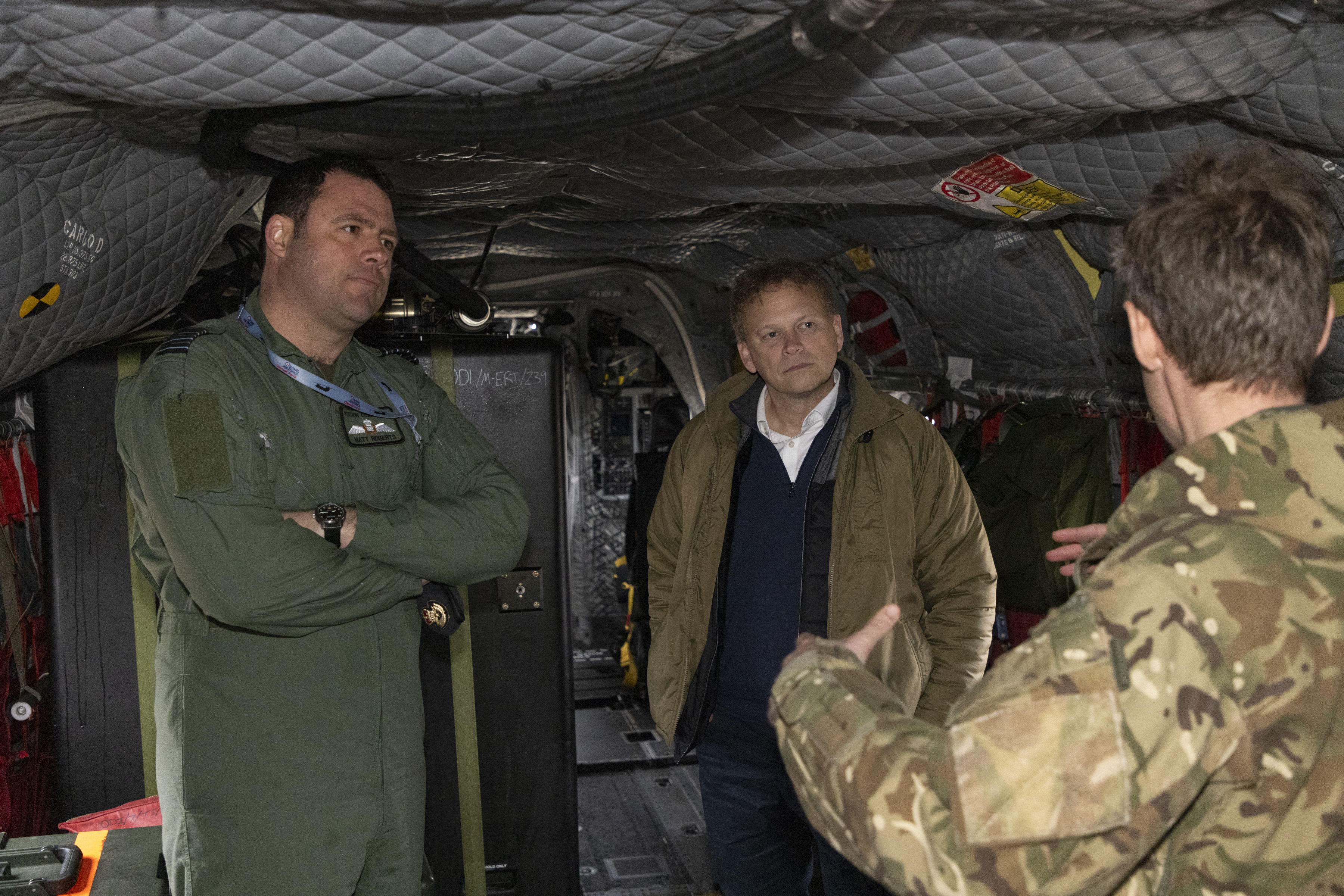 The Defence Secretary Grant Shapps hears from Royal Air Force Chinook crew members from inside the helicopter (Picture: MOD)
