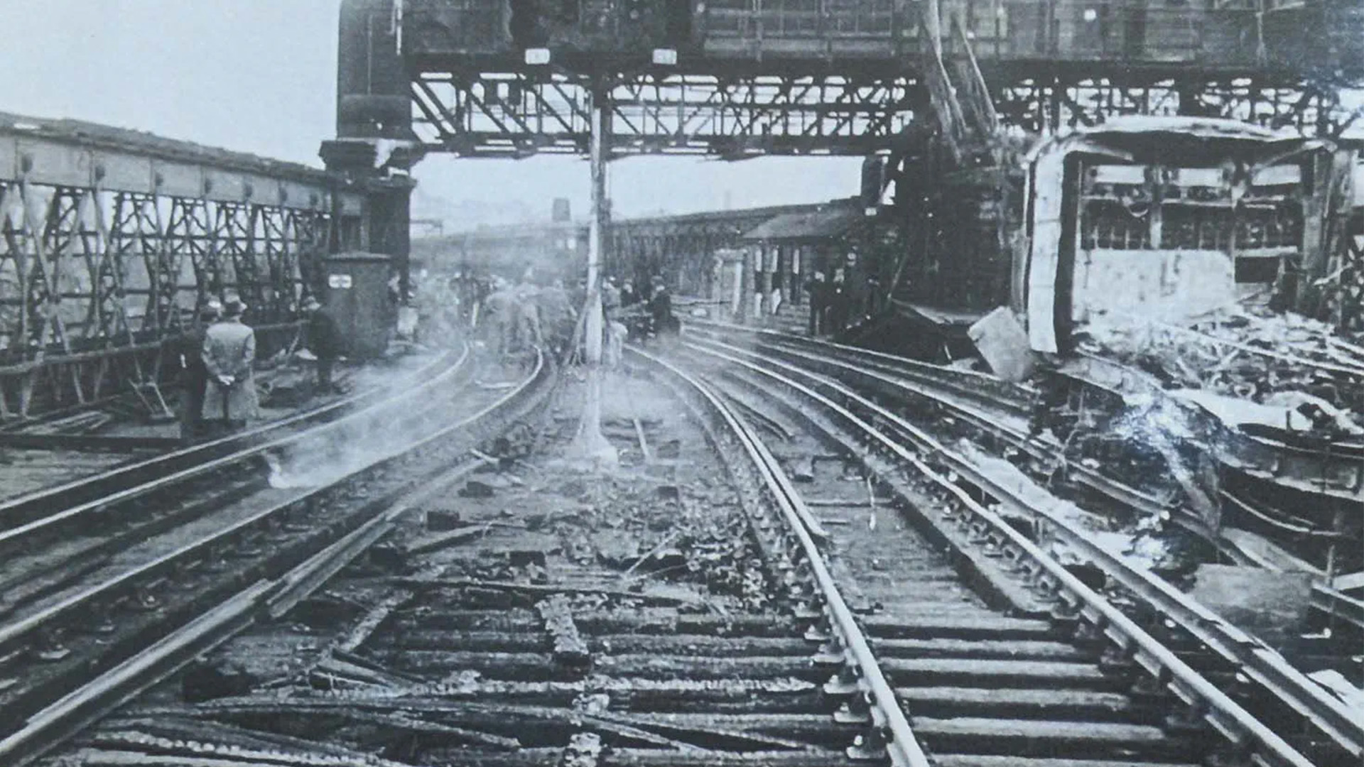 The German mine fell on train tracks close to London's Charing Cross station and took six hours to defuse