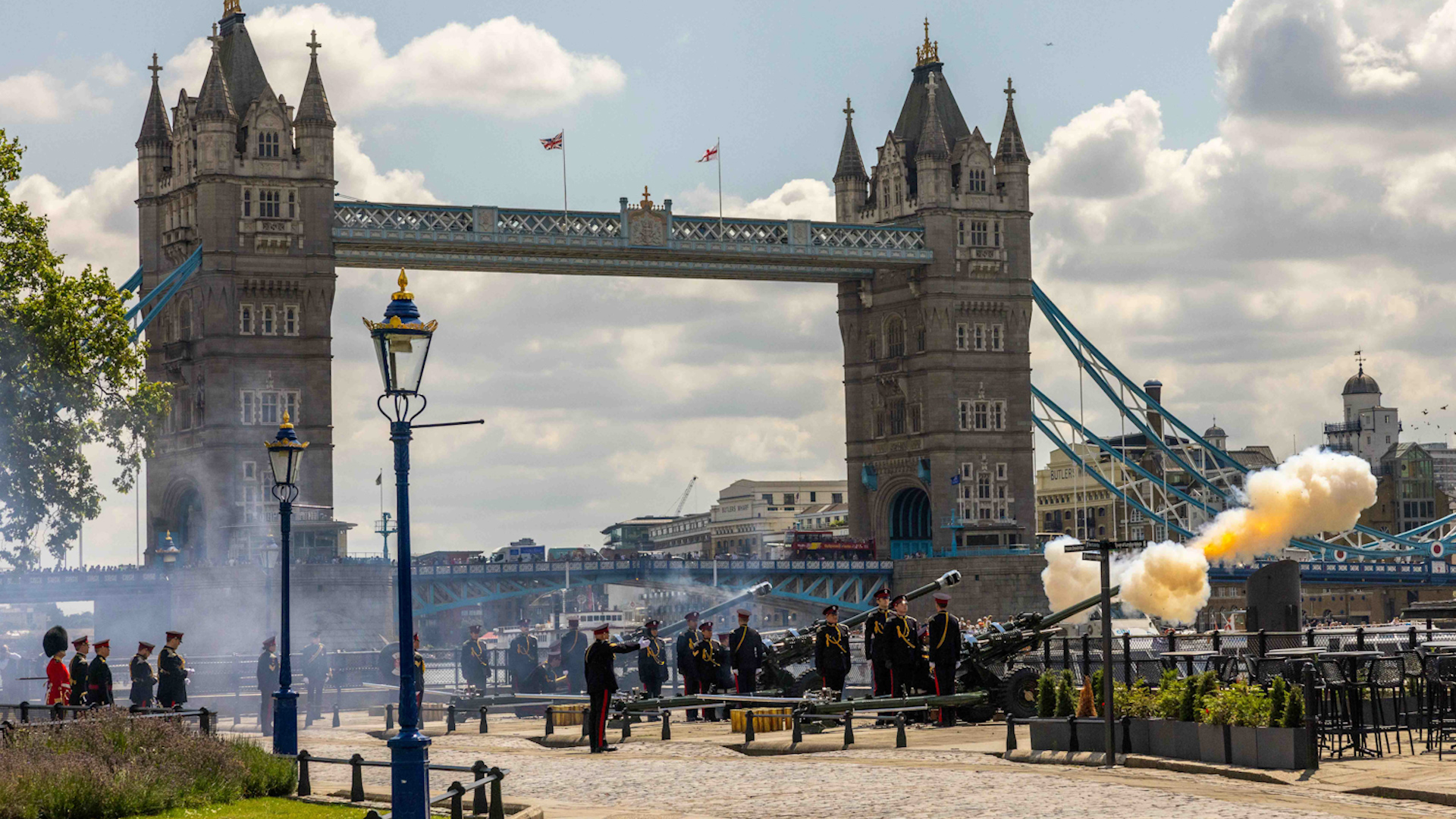 The Honourable Artillery Company at the Tower of London firing a 41-gun signal salute