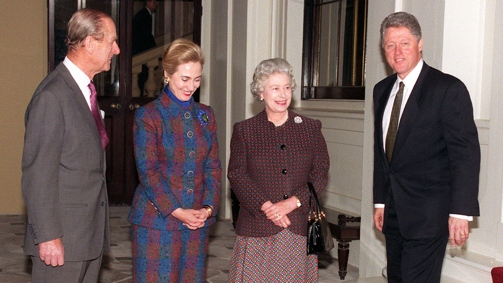 The Queen and the Duke of Edinburgh pose for photographers with American President Bill Clinton and his wife, Hillary, in the Grand Entrance of Buckingham Palace 291195 CREDIT PA Images Alamy Stock Photo