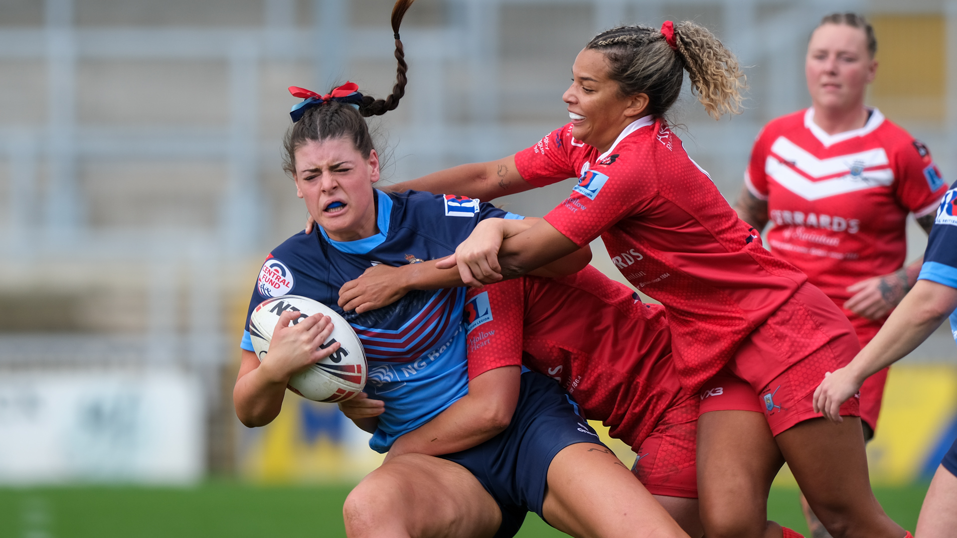 The RAF's Grace Burnett runs into contact against the British Army 220923 CREDIT John Shirras.jpg_0.jpg 