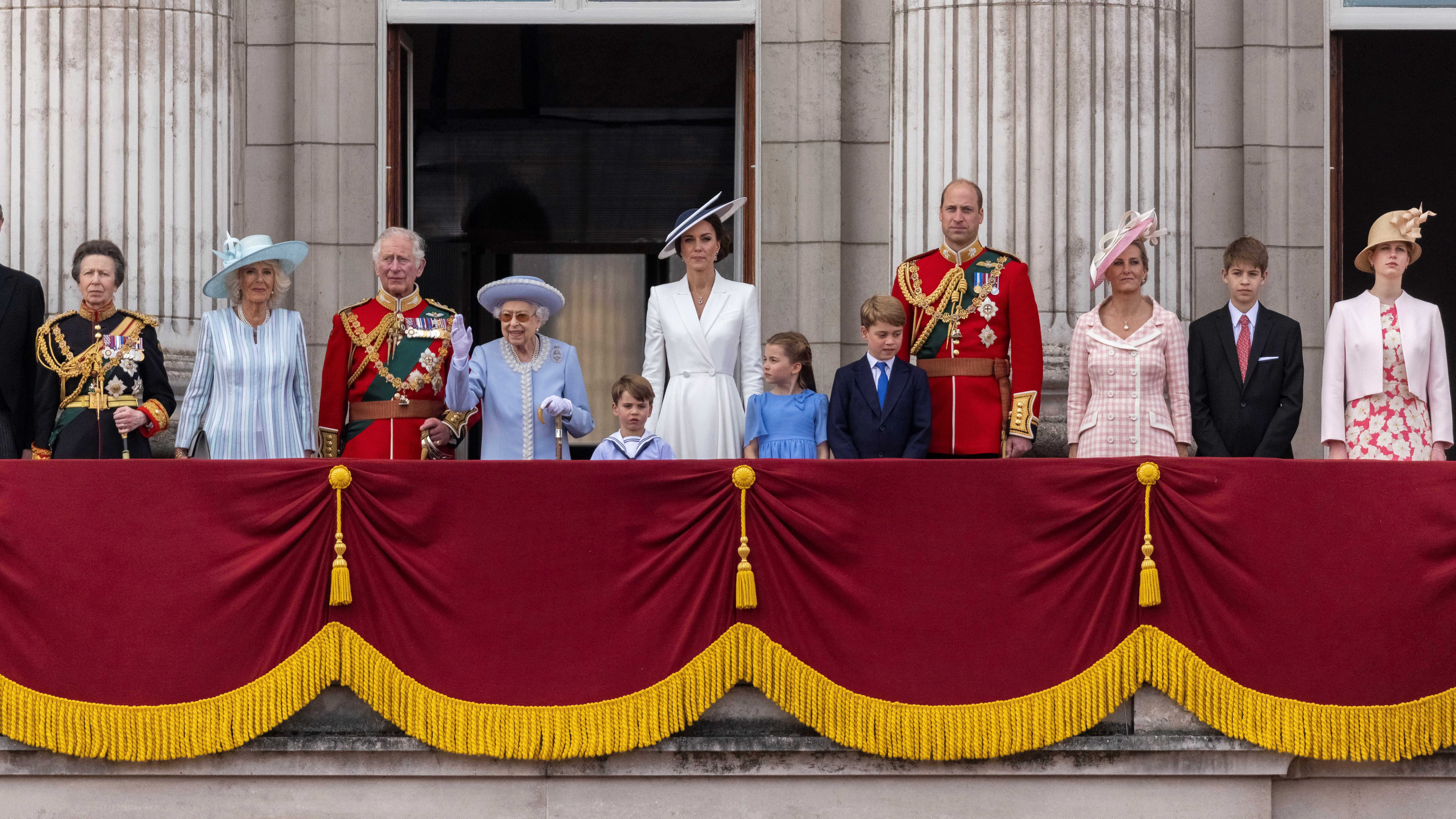 The Royal Family watch the Flypast from the balcony of Buckingham Palace 02062022 CREDIT MOD Crown Copyright.jpg