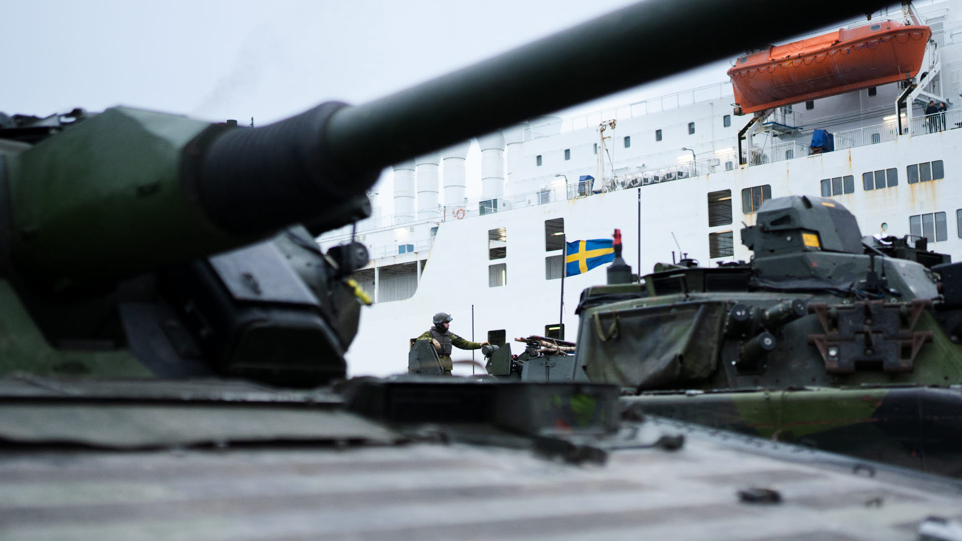 The Swedish battalion boarding ship to Latvia