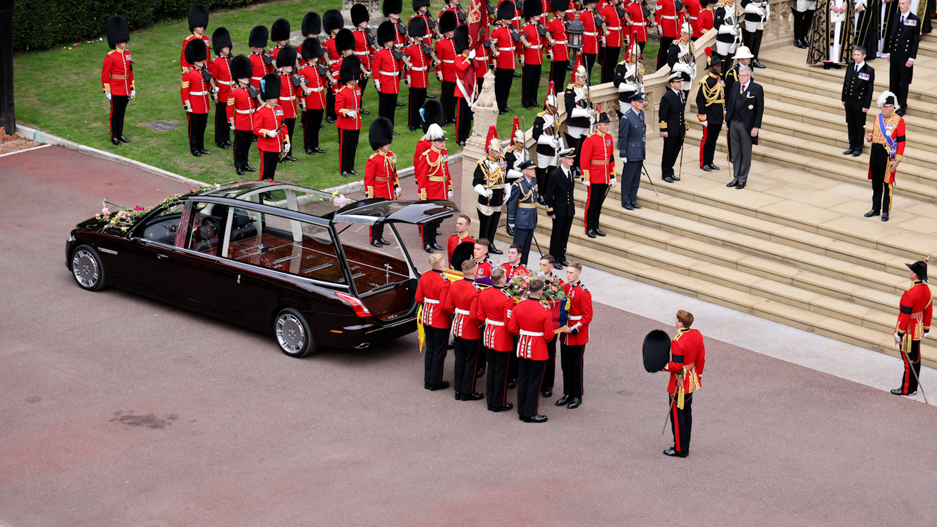 A military bearer party carries the Queen's coffin in to St George's Chapel, Windsor Castle