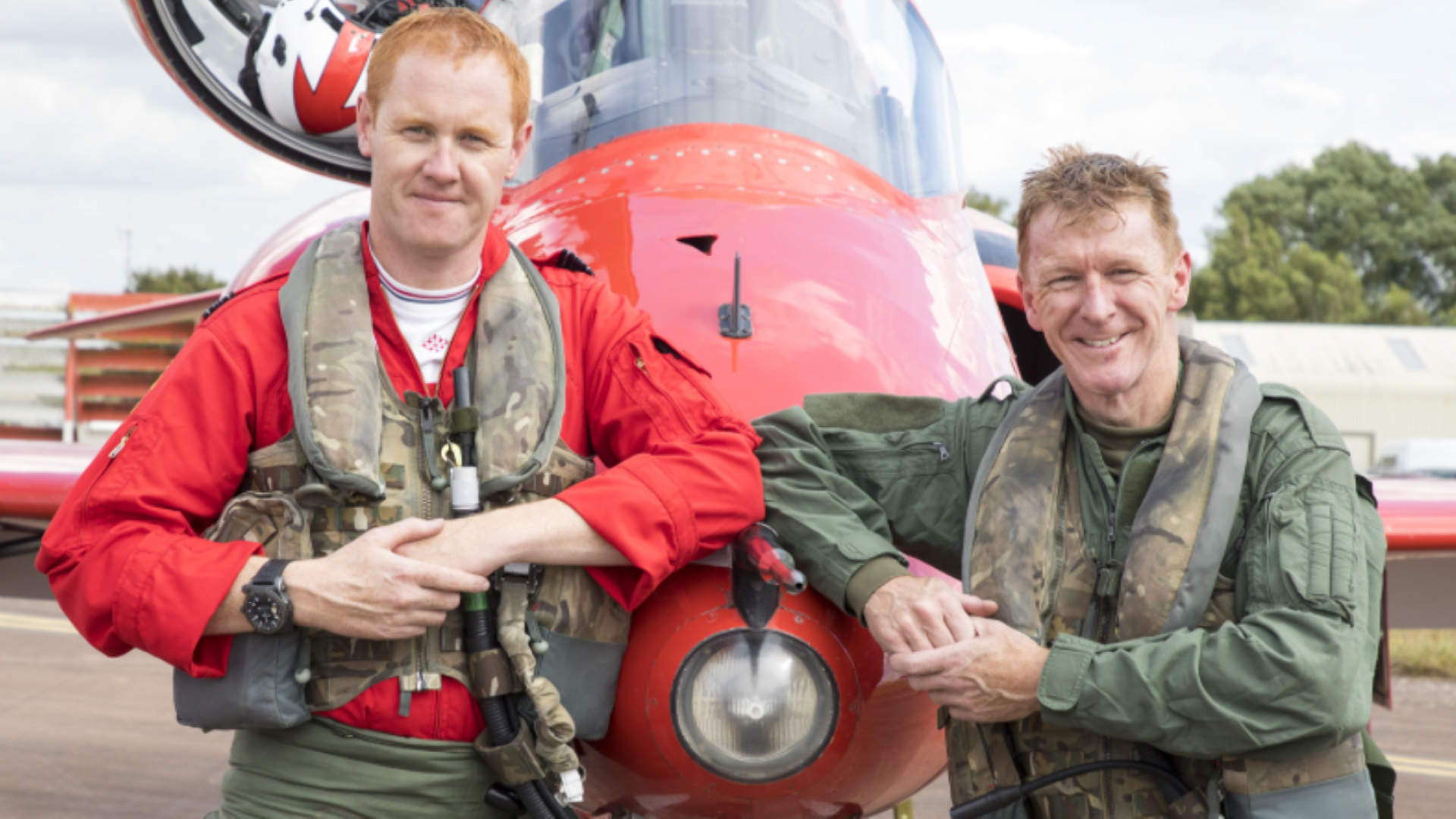 Tim Peake (right) pictured with Red 1 Squadron Leader Martin Pert (left) from the Red Arrows in 2019 (Picture: MOD).