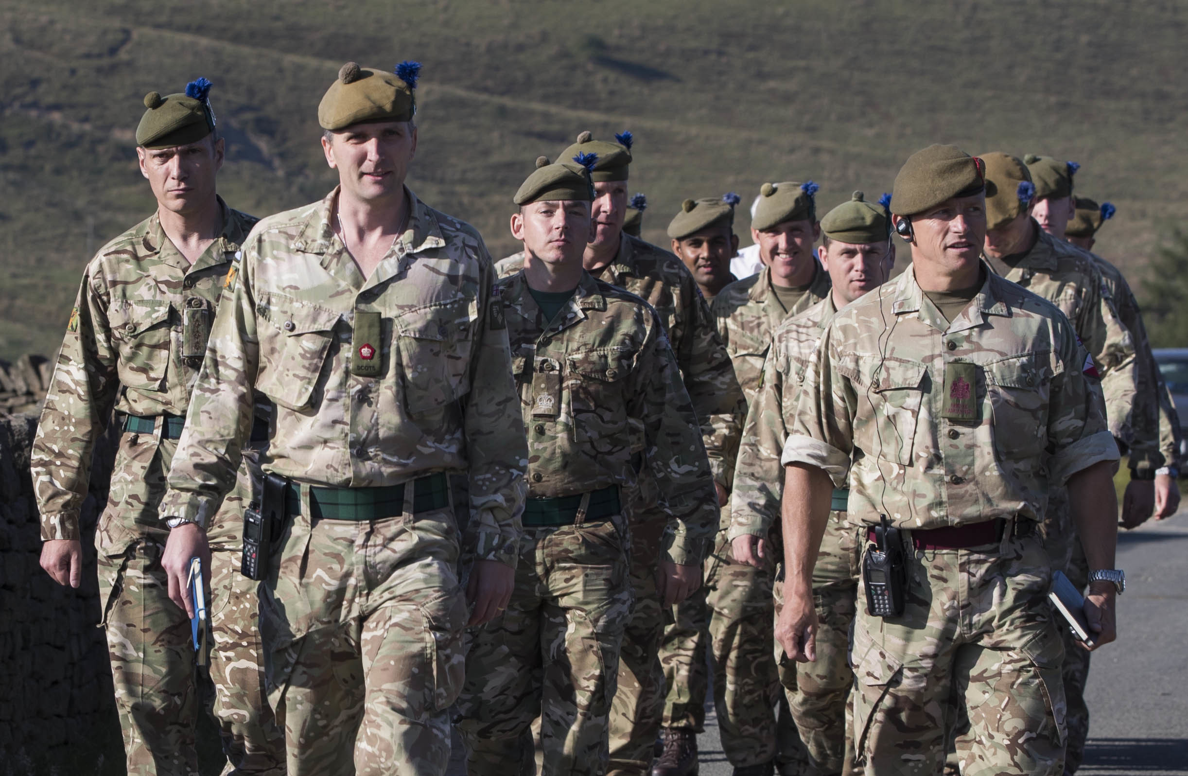 Troops from 4 SCOTS arrive to help firefighters on Saddleworth Moor