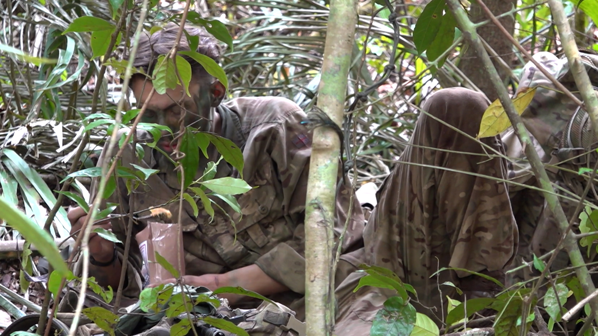 Troops survice on ration packs during Belize exercise 20062023 CREDIT BFBS