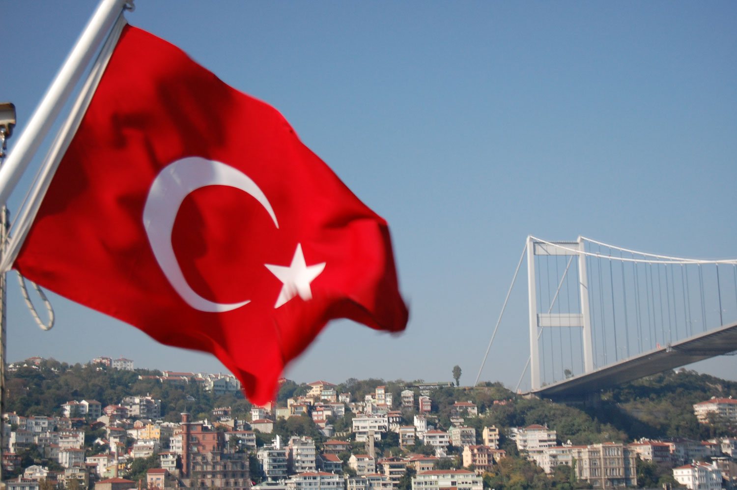 Turkey Flag Bosphorus Bridge Istanbul (Att).jpg