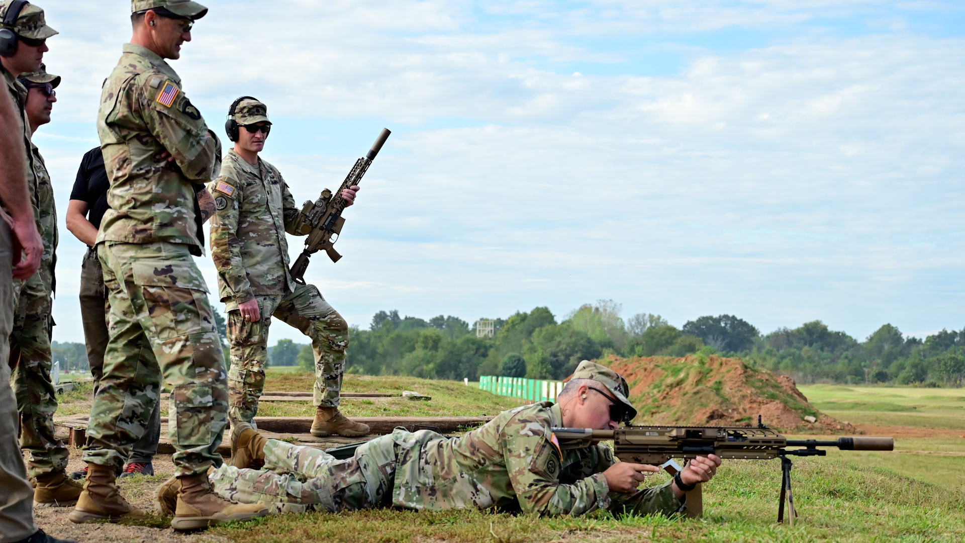 U.S. Army Fort Campbell Garrison Commander Col. Christopher Midberry fires a Next-Generation Squad Weapon (NGSW) Machine Gun 250923 CREDIT US DEPARTMENT OF DEFENSE