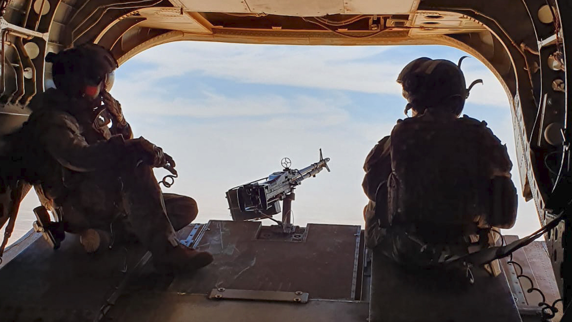 UK anonymous service personnel in Chinook during Mali deployment - pic used on 120620 CREDIT MOD.jpg 