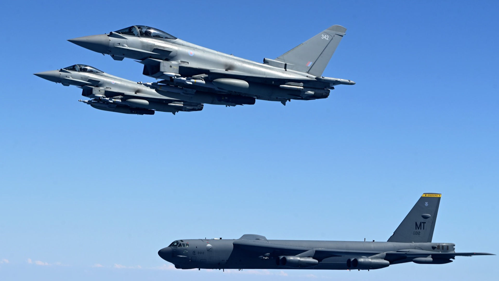 US B-52 Stratofortress pictured soaring over the Middle East with RAF Typhoons 231124 CREDIT DefenceOps X