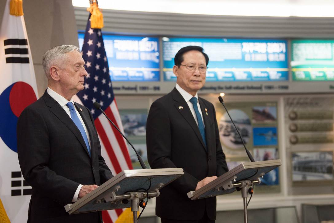 	US Defense Secretary James Mattis and South Korean Defense Minister Song Young-moo in Seoul
