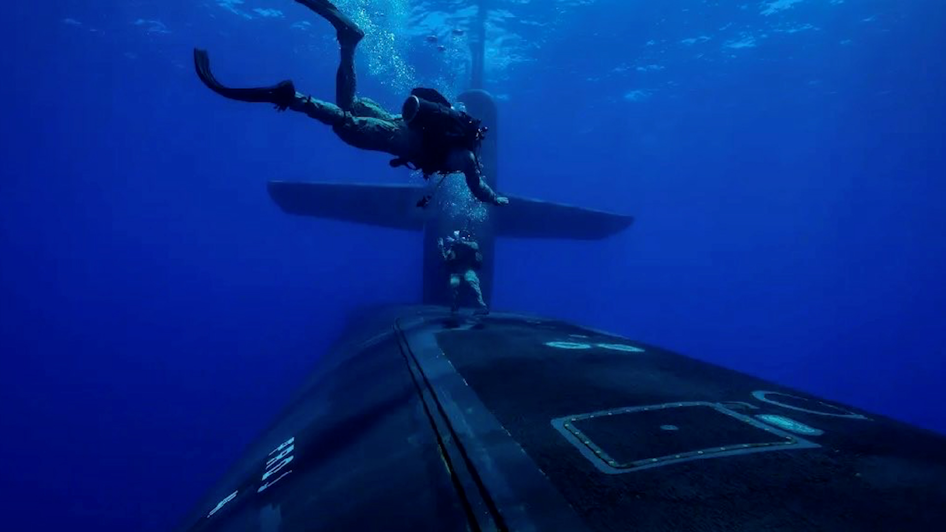 US Marines conduct dive operations with Ohio-class guided-missile submarine USS Georgia