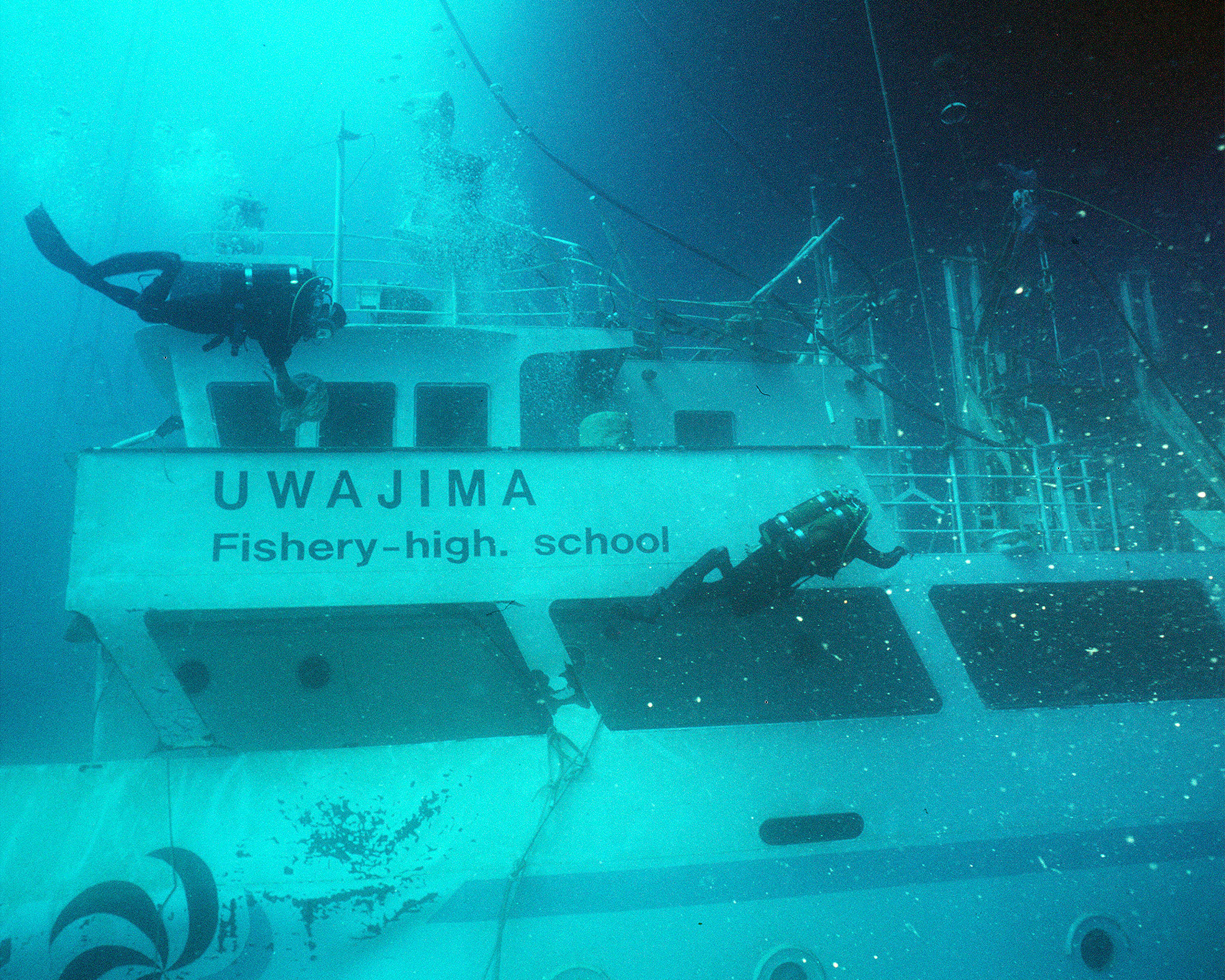 US Navy divers swim along Ehime Maru during recovery operations off the Honolulu coast (Picture: US Navy).