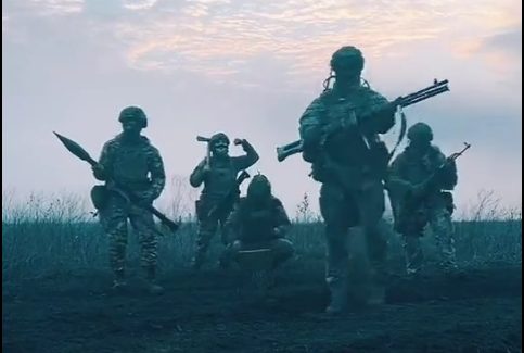 A screenshot of Ukrainian troops dancing to Nirvana in a post on Twitter (Picture: Twitter /@Shtirlitz53).