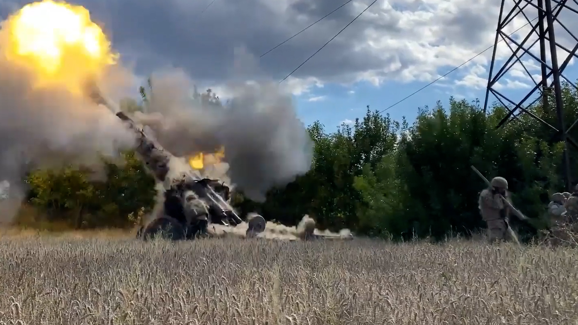 Ukrainian artillery fires