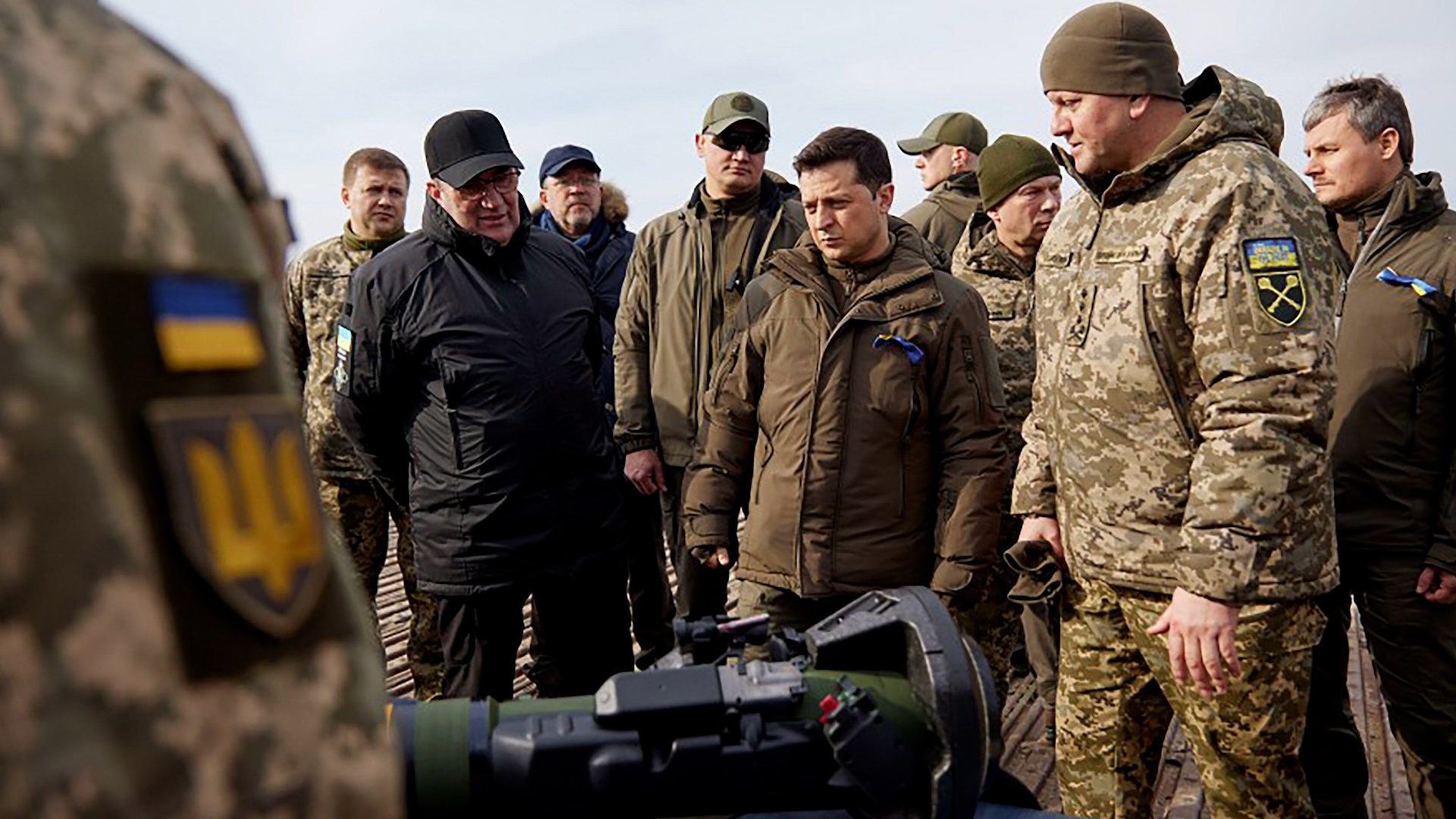 Volodymyr Zelensky with Ukrainian military personnel prior to Russia's invasion of Ukraine